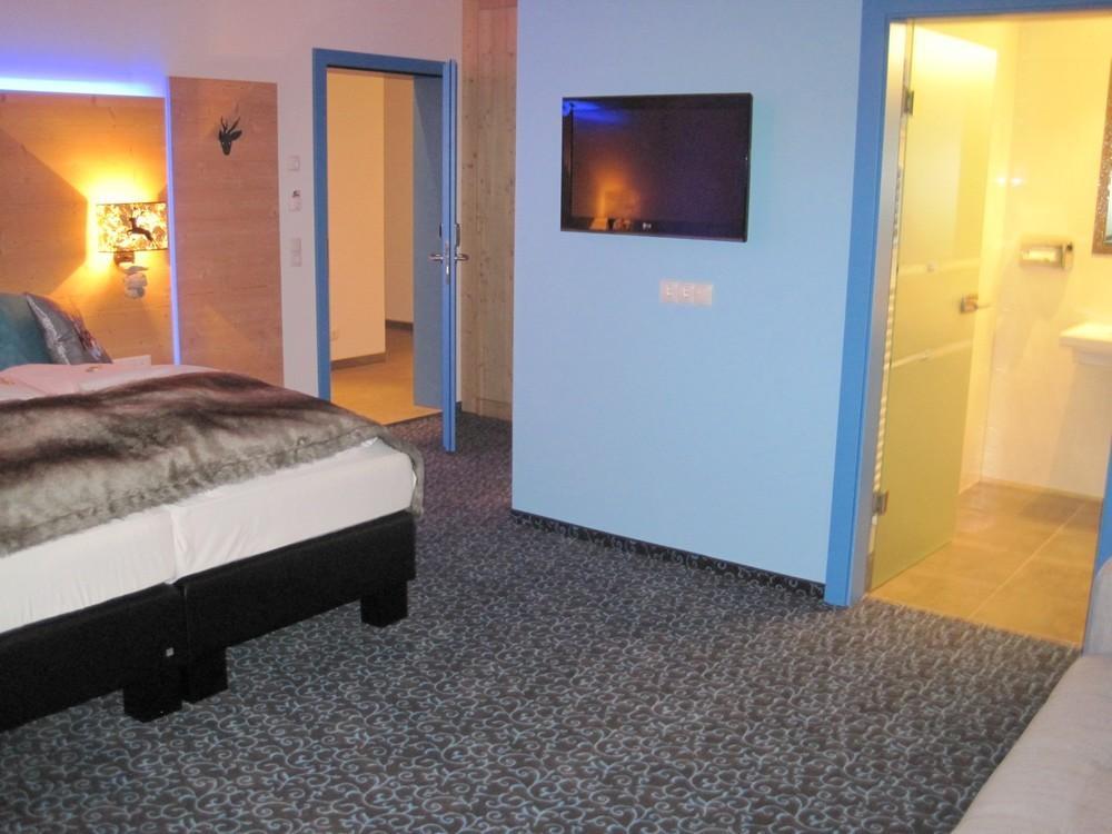 Harakiri Partyhouse Hotel Mayrhofen Ngoại thất bức ảnh